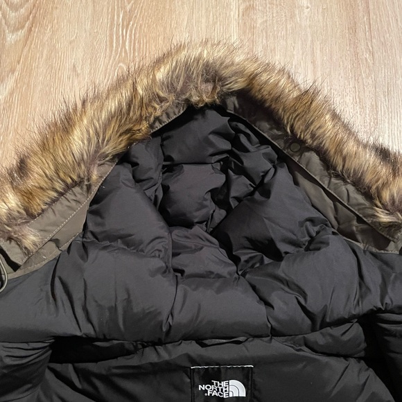 The North Face McMurdo Parka Taupe
Green - Picture 8 of 9